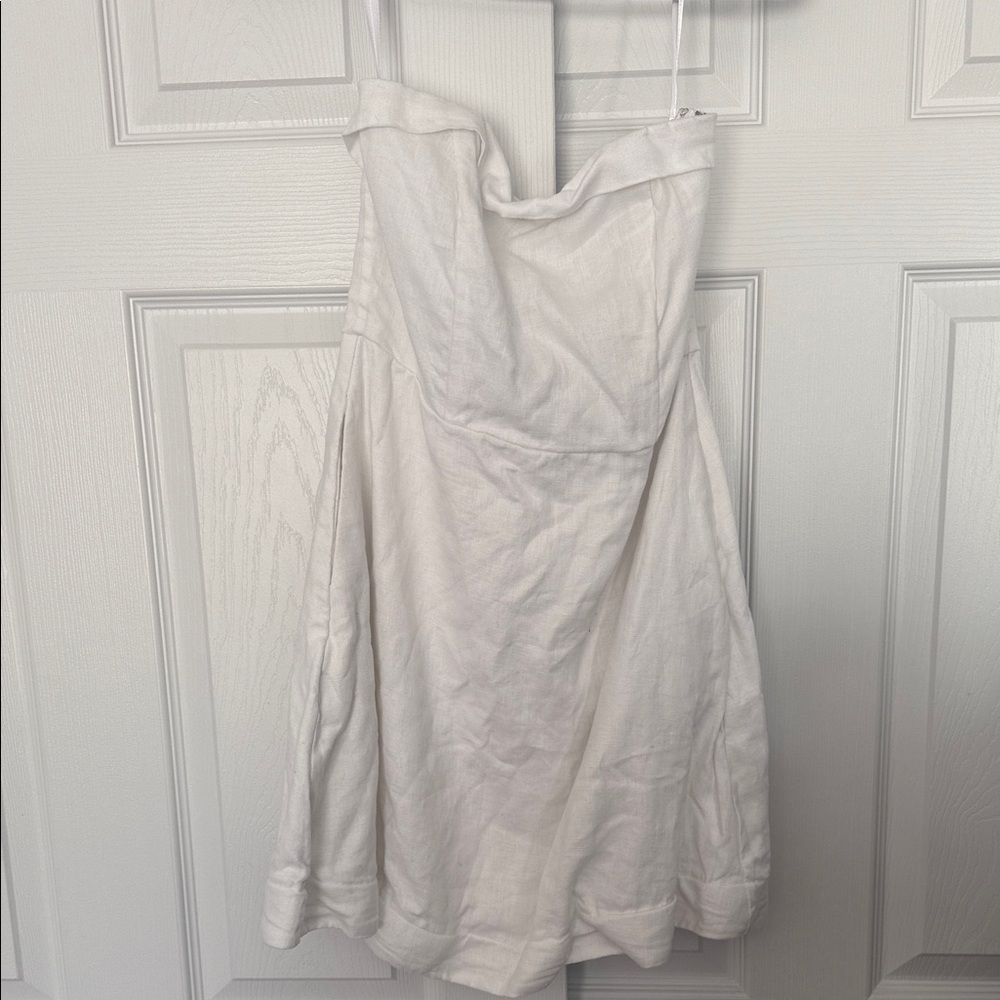 Elegant White Strapless Dress - Picture 3 of 5